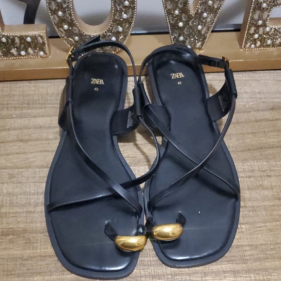 Zara Women's Black Flat Strappy Sandal With Metal Ornament Sz 9 (40) - Picture 1 of 11